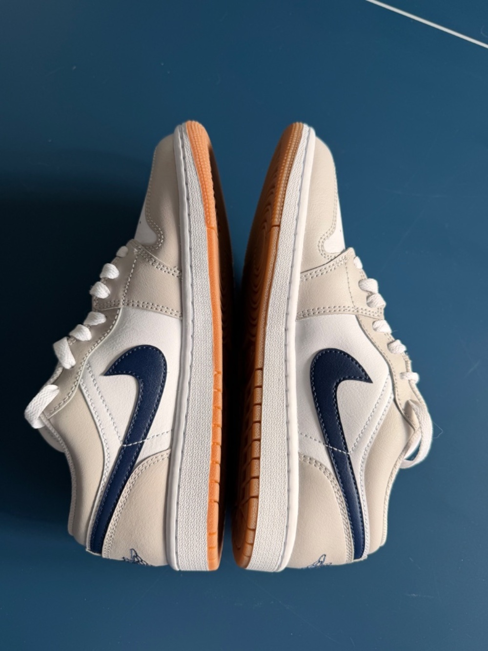 Air Jordan 1 Low sneakers, US Men's Size 7.5 or Women's Size 8.5 - Picture 10 of 11